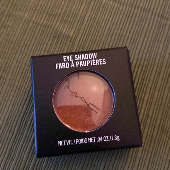 New MAC eye shadow Expensive Pink Veluxe Pearl sexy shade can be worn anytime - Picture 5 of 5